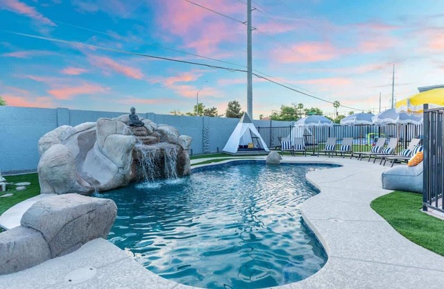 Luxe~Pickleball~Heated Pool~Slide~Basketball Court