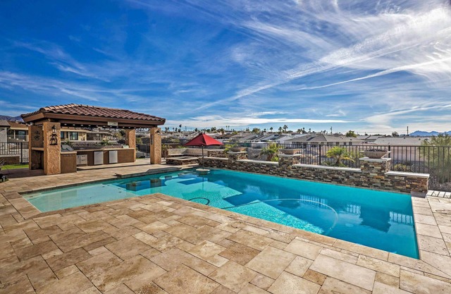 Luxe Retreat w/Lake Havasu View & Pool!