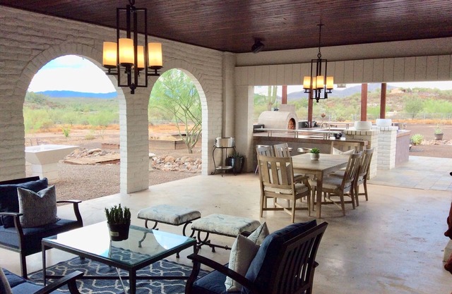 Luxe Suite - Hot Tub - Views - Goats