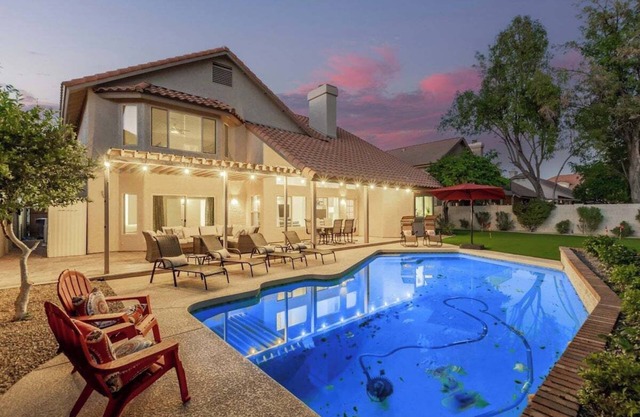 Luxe Tempe Retreat | Heated Pool, Putting Green & Firepit Oasis