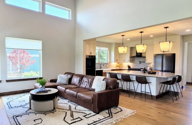 Luxe Vacay Spot - Golf, Hiking, Biking & More near Grand Lake and RMNP