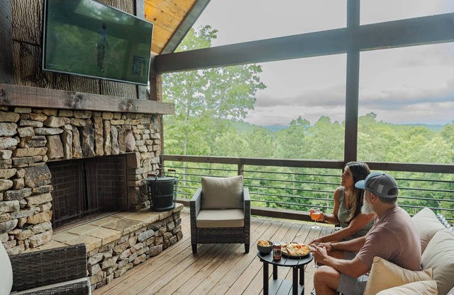 LuxeCabin-Endless View-Hottub-PoolTbl-Fenced Yard