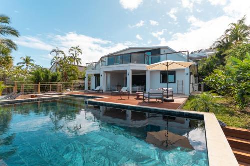 Luxueuse Villa Calypso - Piscine et vue mer