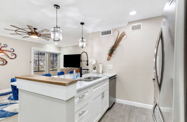 Luxurious 1BR, 1BA Condo: Madeira Beach