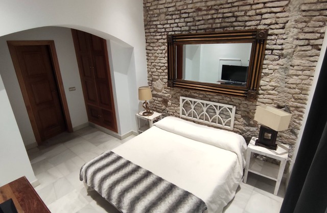Luxurious 2 bedroom apartment at Seville center.