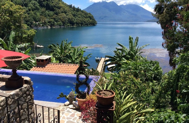 Luxurious 3 Bedroom Lakefront Villa With Heated Pool and Hot Tub