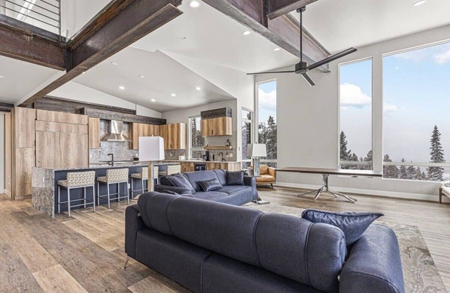 Luxurious 4 BDR Townhome w/Stunning Alpine Views