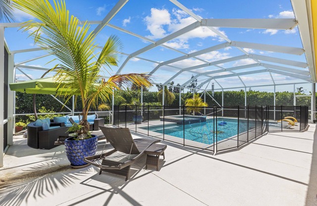 Luxurious 4-Bedroom Pool Home -Walk to Beach & Restaurants