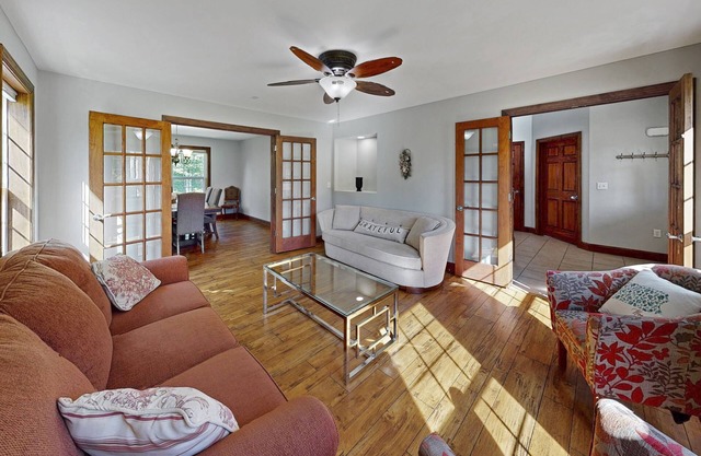 Luxurious 4BR Poconos Green Estate with Hot Tub, Sauna & Jacuzzi