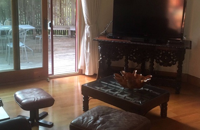Luxurious 5 bedroom house downtown near lake and Queens