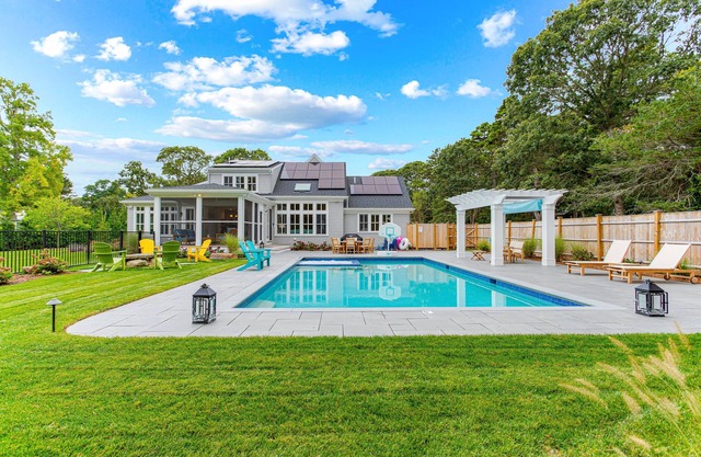Luxurious 5BR central Cape home w/a pool, hot tub, home gym, kayaks & SUPs