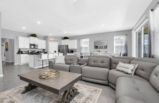Luxurious 6 Bed Pool Home in Solterra-7631OML
