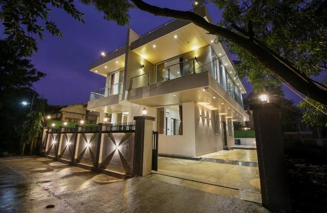 Luxurious 6 BHK Villa For You