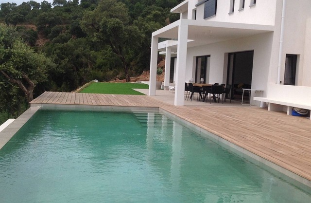 LUXURIOUS APARTMENT. IN CONTEMP VILLA. AIR CONDITIONING, SUPERB SEA VIEW, HEATED POOL