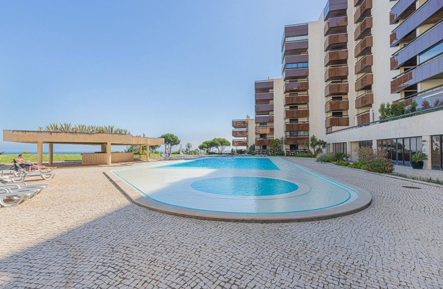 Luxurious Ap with pool facing the sea