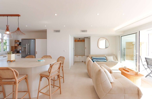 Luxurious apartment on the beach - Seaview - A/C, WIFI - Linen included