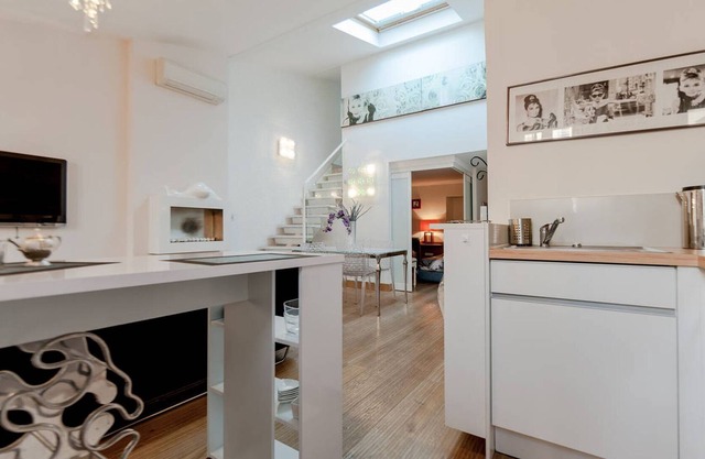 Luxurious apartment in the 'golden square'.