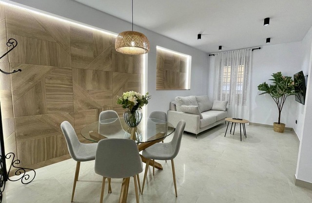 Luxurious Central Suite El Geranio in Córdoba, Next to Plaza de Tendillas