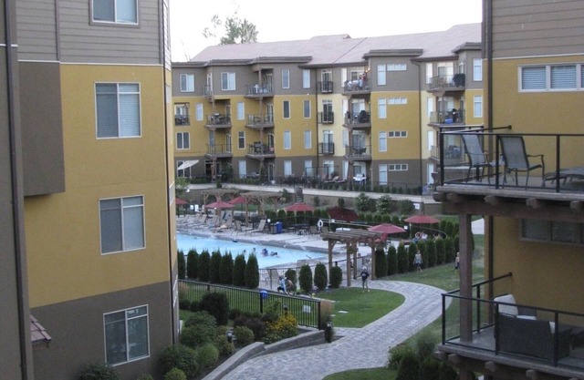 Luxurious Condo on the Beach, West Kelowna