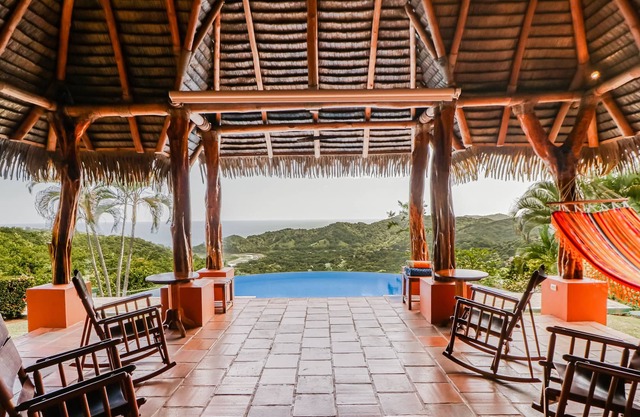 Luxurious Estate W/ Infinity Pool, Ocean View, High-Speed WiFi & Hotel Amenities