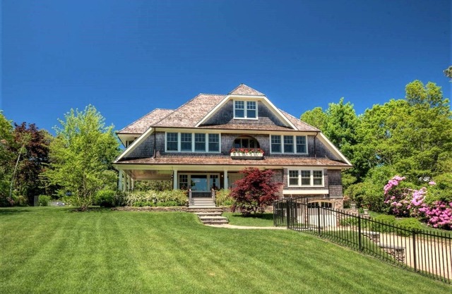 Luxurious Gated 4-Bedroom retreat with BayOcean View