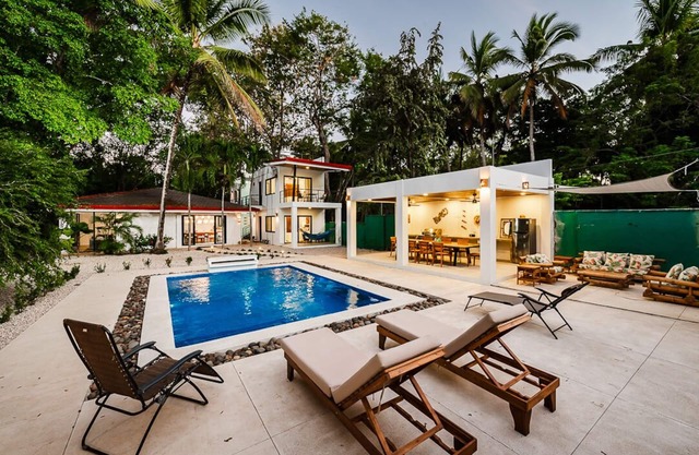 Luxurious home with Pool.steps to Playa Grande beach and surf