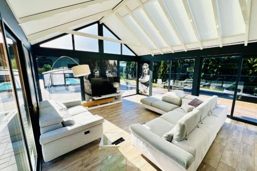 Luxurious house nest of Love!