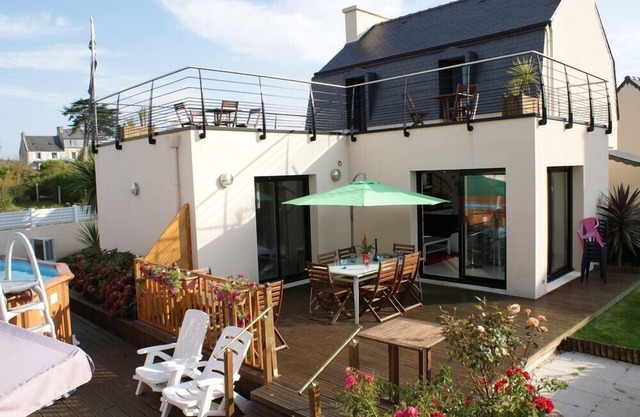 Luxurious House Pool SPA very comfortable, very bright.