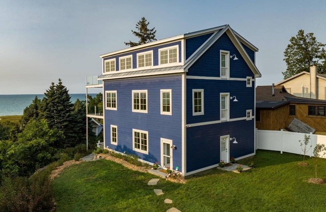Luxurious Lakefront/Spectacular Views/6+ BR-5BA/Paddleboards/Gameroom