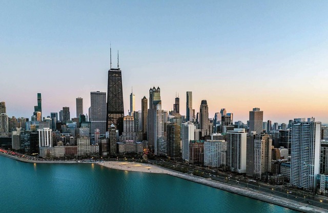 Luxurious Lincoln Park Home: Gourmet Kitchen, City Views & Family-Friendly!
