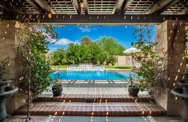 *Luxurious Mountain Oasis* Just remodeled!