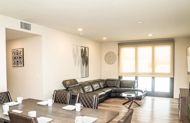 Luxurious Penthouse In Beverly Hills - Sleeps 10