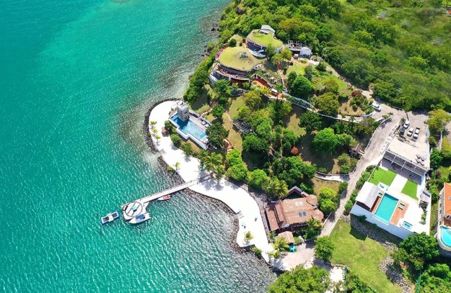 Luxurious Private Villa With With Elegant Amenities