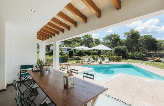 Luxurious, quiet surroundings, the beach at 10 min walk