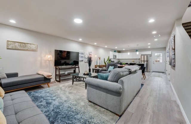 Luxurious River Home near Lockheed/FW Stockyards