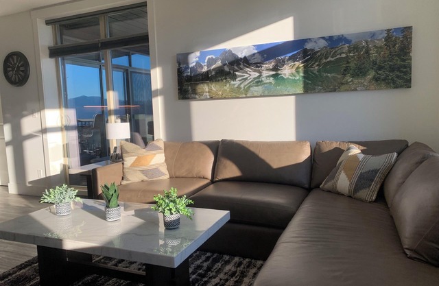 Luxurious Ski Condo w/Hot Tub and Amazing Views