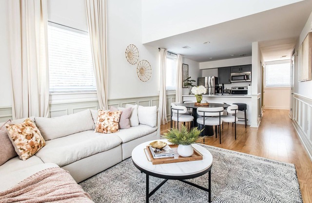 Luxurious Stay | Best Downtown Location | 360 King