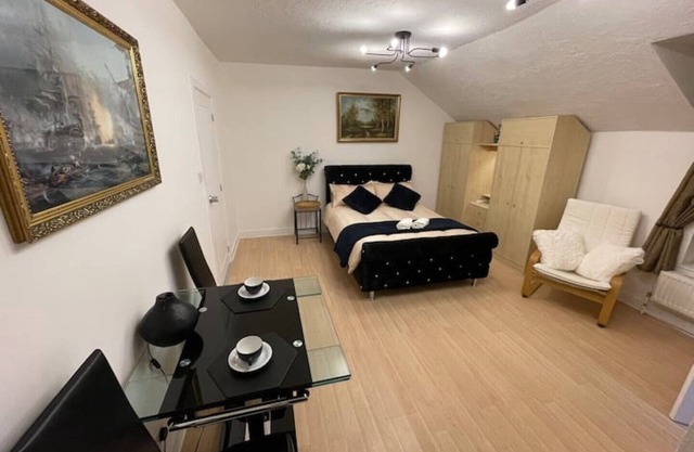 Luxurious Studio Cloud & Good Links to City Centre