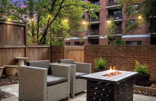 Luxurious Townhome ★ Heart of Arlington ★ Family-Friendly