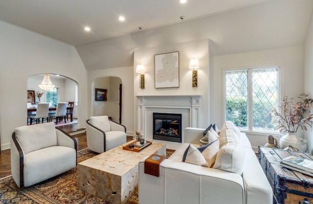Luxurious Updated Tudor Near Greenville Ave : Walk to Restaurants