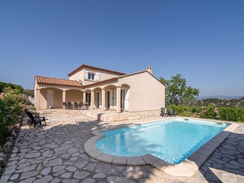 Luxurious villa in Oupia with private pool
