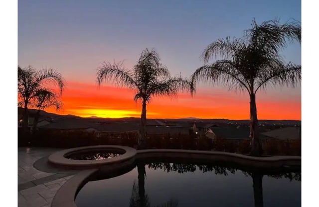 Luxurious Villa with Million-Dollar Views, Pool and Spa.