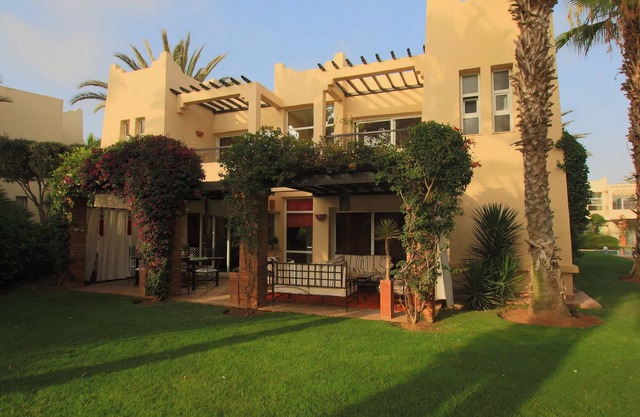 Luxurious Villa with staff and direct view of the Golf Du Soleil