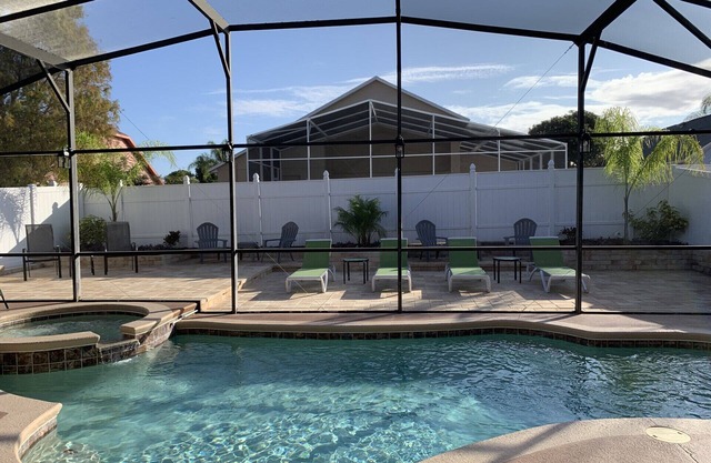 Luxurious villa with heated pool near Disney