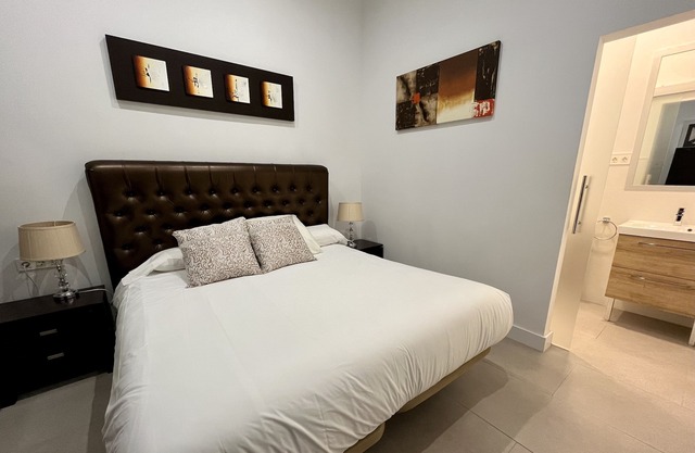 Luxury 140m high ceiling apartment 3 quiet and spacious bedrooms in city center.