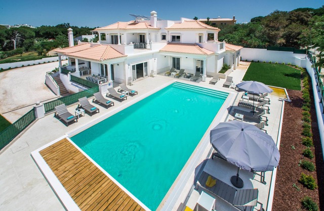 Luxury 15 Bedroom Quinta Por Do Sol ideal for large groups or family holidays