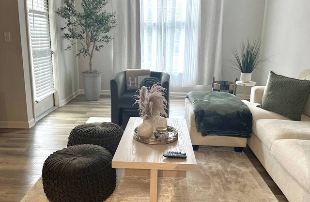 Luxury 1Br Condo - 5 mins Truist Park & The batterynn