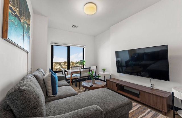 Luxury 1BR near Boston 3072