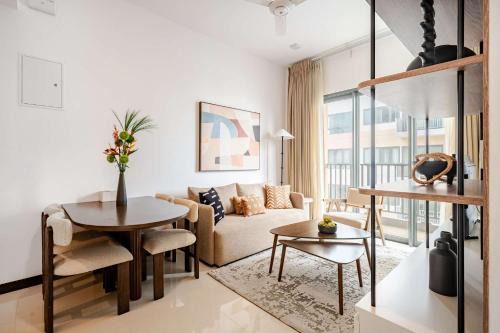 Luxury 2 Bed 2 Bath at Trizen by Resident Villas