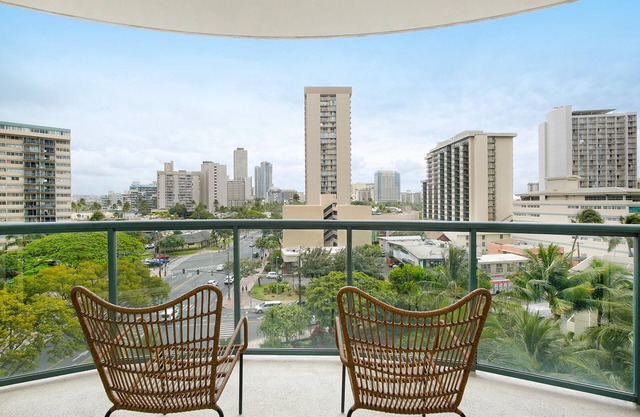 LUXURY 2-Bed Condo, Kitchen, Wi-Fi, Parking, W/D, AC, LEGAL Monthly Rental!
